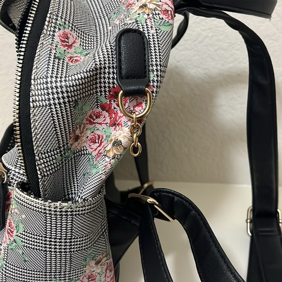 Floral Plaid Women's Backpack - Picture 3 of 4